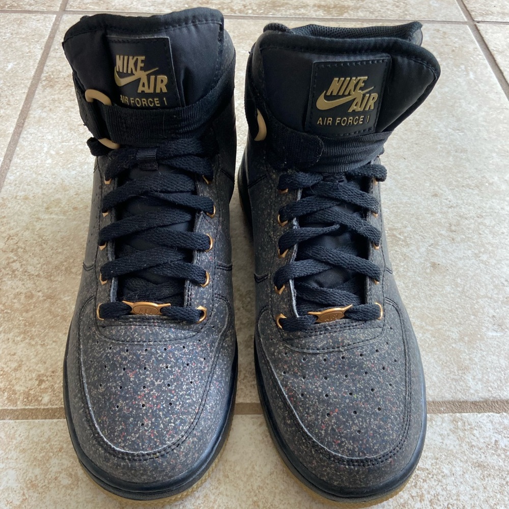 Nike Air Force 1 LV8 GS, size Youth 7 / 8.5 Women’s